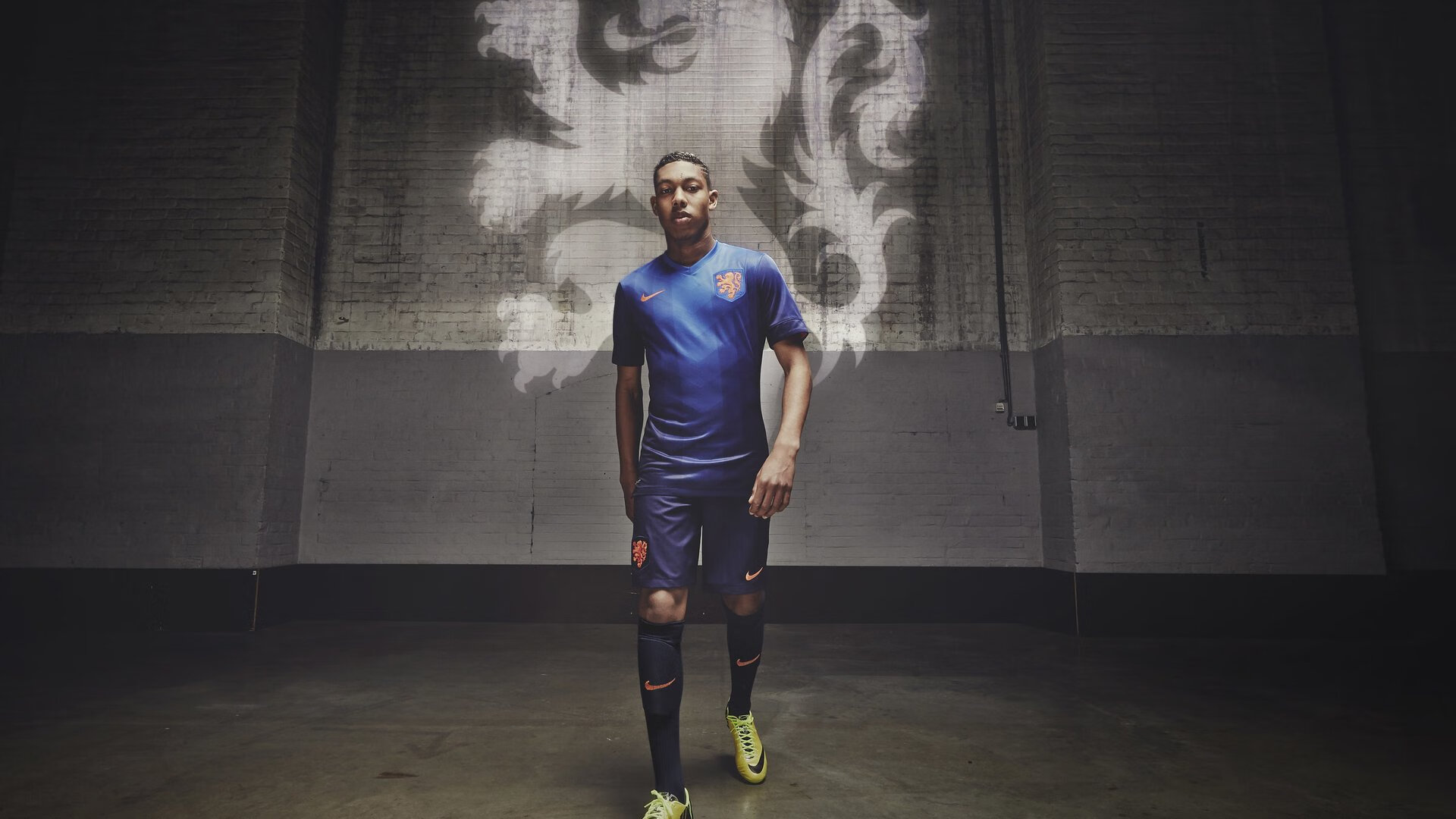 星空体育在线登录-欧洲冠军联赛半决赛激战正酣，强队争夺决赛席位，欧洲冠军联赛视频